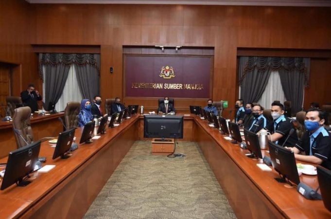 Pertemuan MHO, Semboyan dengan Kementerian Sumber Manusia
