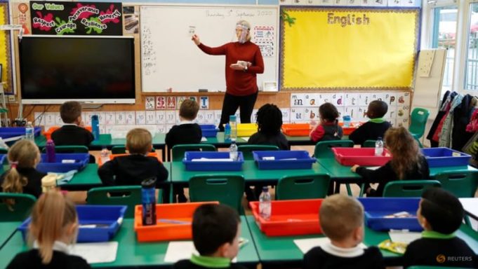 2022-01-30t000828z_1_lynxmpei0t002_rtroptp_3_health-coronavirus-britain-schools