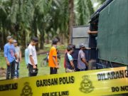 Bapa hisap dadah depan anak ditahan polis
