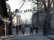 Pelancong Belanda beri tabik Nazi di memorial Auschwitz-Birkenau didenda