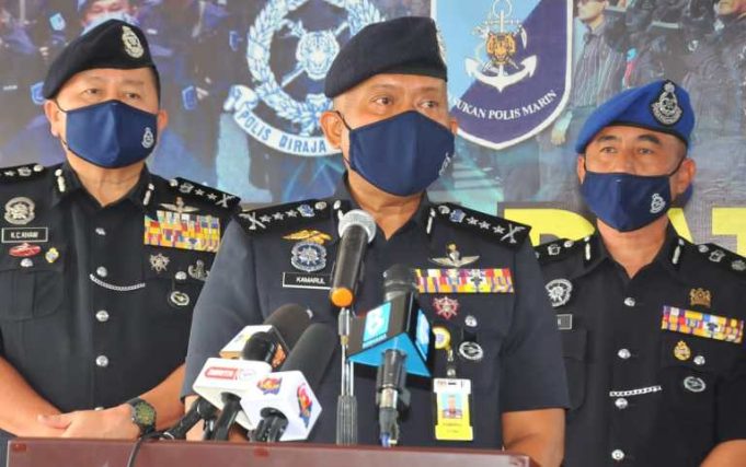 Johor Police Chief, Datuk Kamarul Zaman Mamat fake Covid-19 vaccination certificates certs private clinic