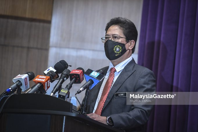 Chief Commissioner of the Malaysian Anti-Corruption Commission (MACC), Tan Sri Azam Baki at a news conference on his shares ownership controversy at the Headquarters of MACC in Putrajaya. PIX: HAZROL ZAINAL / MalaysiaGazette / 05 JANUARY 2022.