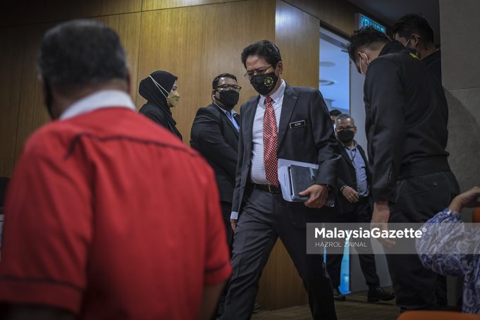 Chief Commissioner of the Malaysian Anti-Corruption Commission (MACC), Tan Sri Azam Baki at a special news conference at the Headquarters of MACC in Putrajaya on allegations about his stake-holding in public listed companies. PIX: HAZROL ZAINAL / MalaysiaGazette / 05 JANUARY 2022