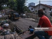 Sampah Banjir di Kawasan Perumahan Taman Sri Muda