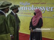 Ibu sayu terima ijazah anak