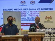 Rumah Kasih Keluarga Malaysia Initiative The Minister of Rural Development Datuk Seri Mahdzir Khalid (right) and the Minister of Housing and Local Government Datuk Seri Reezal Merican Naina Merican at a news conference on the restoration of houses destroyed in floods at the Ministry of Rural Development, Putrajaya. PIX: AFFAN FAUZI / MalaysiaGazette / 10 JANUARY 2022
