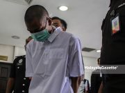 The Shah Alam High Court here today set aside the 10-day jail sentence and RM4,000 fine meted out by the Selayang Magistrate’s Court on Daniel Iskandar Mohd Nasir, 19, the teenager who tried to steal from a mosque donation box and was bathed like a corpse. community services