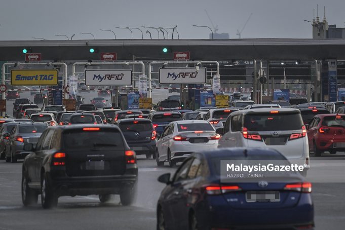 RFID failure cost RM35 RM1 PLUS toll plaza Touch 'n Go