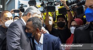 Former Deputy Prime Minister, Datuk Seri Dr. Ahmad Zahid Hamidi leaves the Kuala Lumpur Court Complex after her was ordered to enter his defence on all 47 counts of criminal breach of trust, corruption and money-laundering charges involving the funds of Yayasan Akalbudi foundation. PIX: AMIRUL SHAUFIQ / MalaysiaGazette /24 JANUARY 2022 prima facie