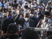 Court orders Zahid to enter defence Former Deputy Prime Minister cum President of UMNO, Datuk Seri Dr. Ahmad Zahid Hamidi arrives for the hearing of his corruption, criminal breach of trust and money-laundering trial involving Yayasan Akalbudi at the Kuala Lumpur Court Complex. PIX: HAZROL ZAINAL / MalaysiaGazette / 24 JANUARY 2022. enter defence