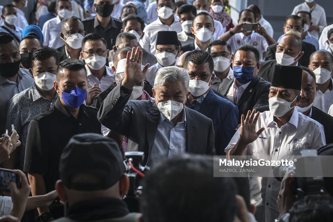 Former Deputy Prime Minister cum President of UMNO, Datuk Seri Dr. Ahmad Zahid Hamidi arrives for the hearing of his corruption, criminal breach of trust and money-laundering trial involving Yayasan Akalbudi at the Kuala Lumpur Court Complex. PIX: HAZROL ZAINAL / MalaysiaGazette / 24 JANUARY 2022. enter defence