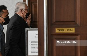 Azmi Tahir Jho Low Taek Jho Former Prime Minister Datuk Seri Najib Tun Razak arrives at the Kuala Lumpur Court Complex for his money-laundering trial involving 1Malaysia Development Berhad (1MDB) funds. PIX: AFFAN FAUZI / MalaysiaGazette / 26 JANUARY 2022