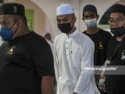 Daniel Iskandar Mohd Nasir, 19, the teenager who was bathed like a corpse for stealing money from a mosque after meeting the committee member of Al Islahiah Mosque at Kuang, Rawang, Selangor, where everyone involved chose to make peace and forgive each other. The meeting was also attended by the Chairman of Muslim Lawyers Association of Malaysia (PPMM), Datuk Zainul Rijal Abu Bakar. PIX: AFFAN FAUZI / MalaysiaGazette / 28 JANUARY 2022