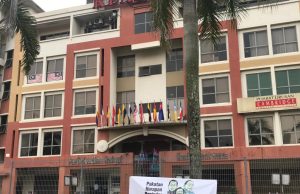 Perang poster anti Pakatan Harapan penuhi kawasan awam