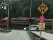 JPJ iring lori balak lebih muatan elak pemandu lolos