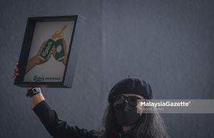 Graphic designer and activist, Fahmi Reza is charged again with uploading an obscene image with the intent to insult PAS under the Communications and Multimedia Act 1998 (Act 588). PIX: HAZROL ZAINAL / MalaysiaGazette / 17 FEBRUARY 2022. insults PAS beer obscene image