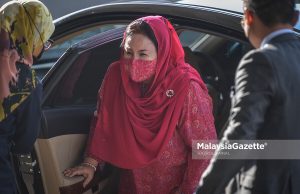 Rosmah Mansor pink diamond necklace