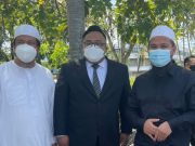 Tuduhan tidak berasas, melampau, niat jatuhkan kredibiliti saya – Ebit Lew Renowned Islamic preacher, Ebit Lew with the Chairman of Gerakan Kuasa Rakyat Malaysia (G57), Datuk Zulkarnain Mahdar (right) and his lawyer outside the Tenom Court in Sabah.