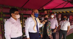 Johor state election Mohd. Izhar Ahmad visits The Tent restaurant at Jalan Yahya Awal, Johor Bahru today. politics join UMNO Bersatu political frog