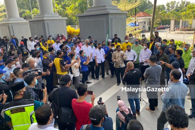 Loh Siew Hong finally reunite with her children after the High Court granted her a writ of habeas corpus for an immediate release of her three children from alleged unlawful detention