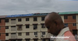 The roof of Taman Melati Flat in Setapak, Kuala Lumpur was destroyed in the rainstorm. PIX: AMIRUL SHAUFIQ / MalaysiaGazette /07 FEBRUARY 2022