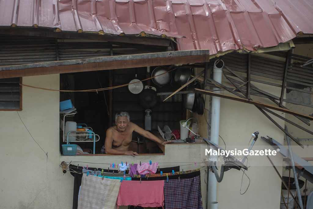 The roof of Taman Melati Flat in Setapak, Kuala Lumpur was destroyed in the rainstorm. PIX: AMIRUL SHAUFIQ / MalaysiaGazette /07 FEBRUARY 2022