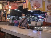 Poultry dealer, Sazali Roslan showing his empty stall after failing to secure chicken supply at the Dato Keramat Market in Kuala Lumpur. PIX: HAZROL ZAINAL / MalaysiaGazette / 07 FEBRUARY 2022 chicken supply shortage