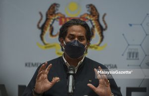 antivaxxers Khairy Jamaluddin's son inject air Covid-19 vaccine parents