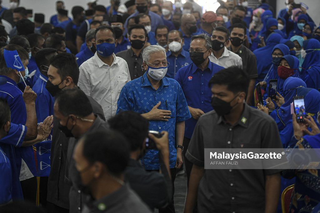 Prime Minister Datuk Seri Ismail Sabri Yaakob and the Johor Barisan Nasional Chairman, Datuk Hasni Mohammad at a programme with the Ledang community at Dewan Putra Padang Lerek, Tangkak, Johor.     PIX: AFFAN FAUZI / MalaysiaGazette / 11 FEBRUARY 2022.