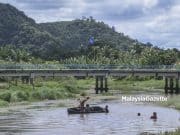 Aksi Bersahaja Anak Orang Asli Terjun Parit #DailyLife