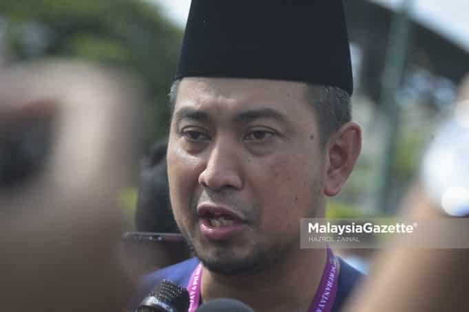Calon Perikatan Nasional (PN) N.07 Bukit Kepong, Datuk Dr. Sahruddin Jamal bercakap kepada media selepas hari penamaan sempena Pilihan Raya Negeri (PRN) Johor di IKTBN Pagoh, Muar, Johor. Foto HAZROL ZAINAL, 26 FEBRUARI 2022.