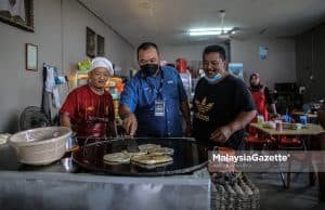 Calon PN, Faizal Asmar Tunjuk Kebolehan Buat Roti Untuk Pengundi #PRNJohor