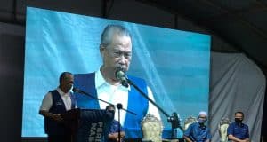 Muhyiddin ketika berucap dalam ceramah umum di Parit Jawa, Muar sebentar tadi