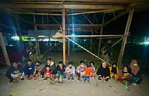 14 PATI sembunyi di kampung air dicekup