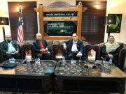 Kenaikan gaji minimum hanya untungkan warga asing The panellists, Prof Emeritus Dr Barjoyai Bardai (second left), Datuk Shamsudin Bardan; (second right), Datuk Dr Raduan Che Ros and moderator, Prof Dr Durrishah Idrus. minimum wage foreign workers