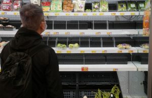 Ramai pemandu positif Covid-19, bekalan makanan ke Hong Kong terjejas