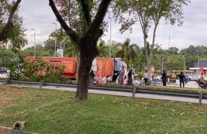 Empat pelajar perempuan USIM cedera, bas terbabas di Nilai