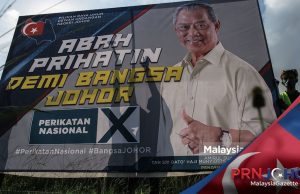PRN Johor : Perikatan Nasional Semarakkan Perang Poster Di Bandar Penawar