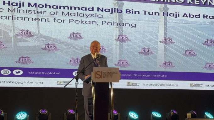 Najib Razak apa lagi Cina Mahu