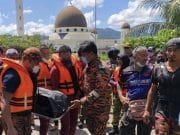 Warga emas maut tergelincir dalam sungai belakang rumah