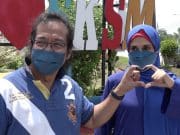 Peratusan rendah: UMNO Muar giat kerah pengundi keluar mengundi Datuk Razali Ibrahim mengundi di Sekolah Kebangsaan Seri Menanti Parit Jawa pada jam 2 petang tadi bersama isterinya, Datin Melissa Munshir.