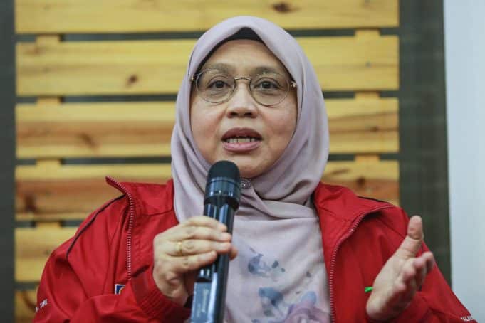Ketua Pegawai Eksekutif (CEO) Syria Care Siti Sakinah Meor Omar Baki ketika sidang media.