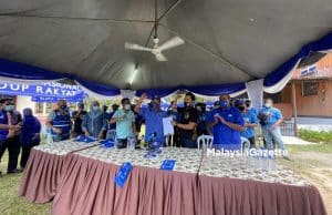 4 hari sebelum undi, 60 ahli AMK keluar parti sokong BN
