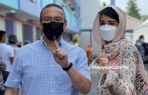 Hishammuddin, Vidyananthan selesai mengundi di DUN Kahang