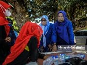 Noraini Ahmad Bantu Calon BN Berkempen di Perkampungan Orang Asli Felcra Layau #PRNJohor