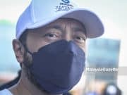 Presiden Parti Pejuang Tanah Air (Pejuang), Datuk Seri Mukhriz Mahathir bercakap kepada media selepas mengiringi calon Pejuang N.10 Tangkak, Muhammad Airel Zabridin meraih undi sempena kempen Pilihan Raya Negeri (PRN) Johor di Pasar Awam Tangkak, Johor. Foto HAZROL ZAINAL, 03 MAC 2022.