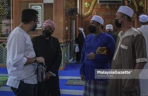 Calon BN, Fadzli Salleh Solat Jumaat Bersama Penduduk Bukit Pasir #PRNJohor