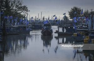 Bendera Barisan Nasional Meriah di Jeti Parit Jawa #PRNJohor
