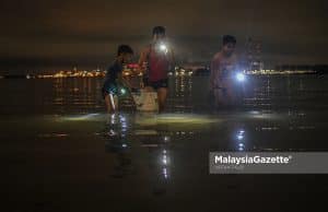 Tangkap Ketam Bulan di Pantai Stulang Laut #DailyLife