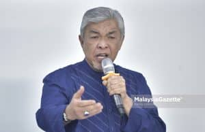 The Chairman of Barisan Nasional (BN), Datuk Seri Ahmad Zahid Hamidi addressing the Indian community at Tampoi, Johor Bahru in conjunction with Johor state election. PIX: FAREEZ FADZIL / MalaysiaGazette / 11 MARCH 2022